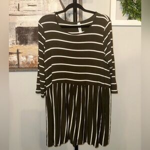 Zenana Outfitters Size Large Women's Boutique Striped Olive and White Dress